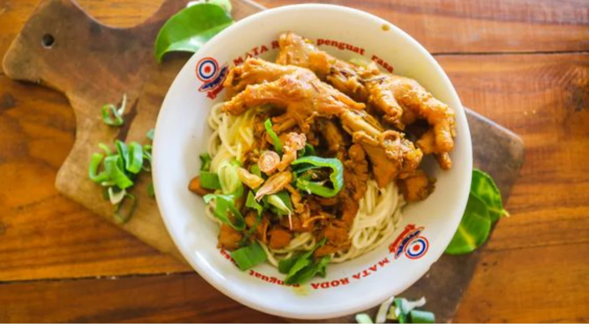 Mie Ayam Bakso Daging Sapi: Rasa yang Menggoda di Jantung Cilacap